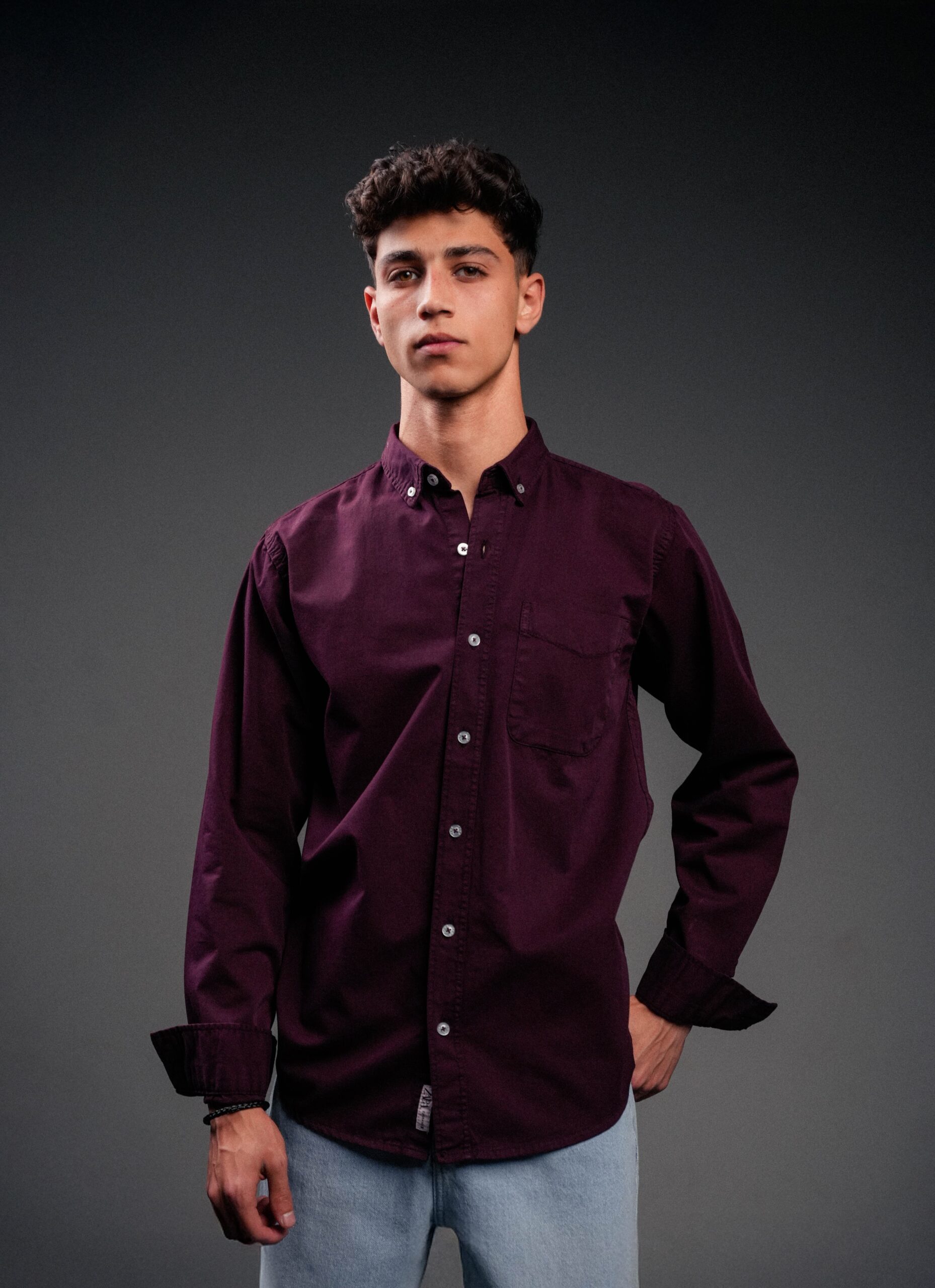 قميص رجالي كاجوال بأكمام طويلة ولون نبيتي وياقة Button-Down – ستايل عصري للاستخدام اليومي