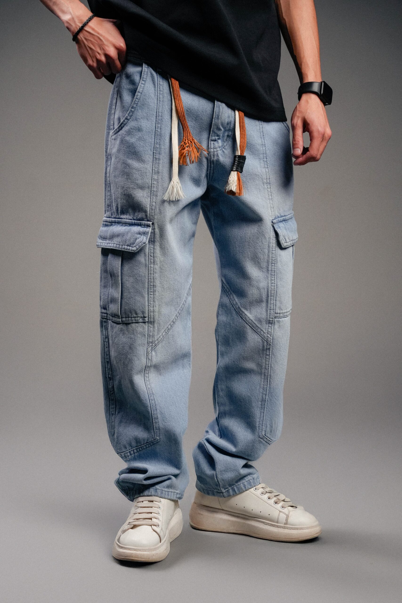 بنطلون كارغو جينز رجالي قصة واسعة (Wide Leg) بجيوب جانبية وحزام رباط